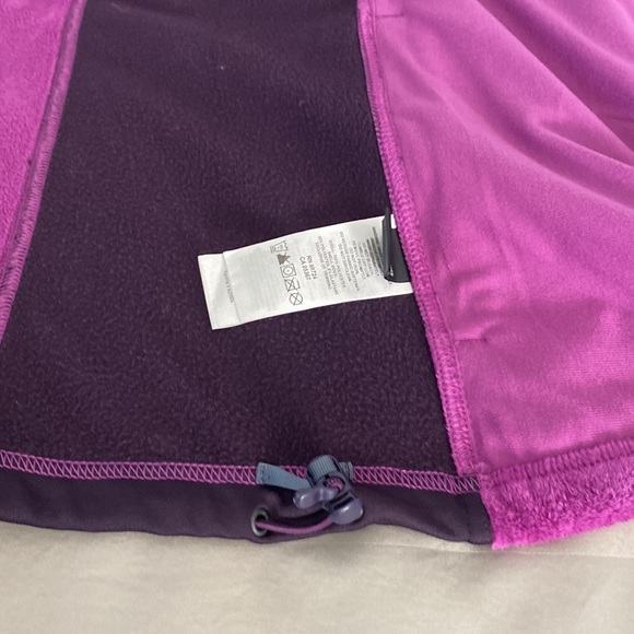 Mountain Hardware woman’s Large full zip fleece - Picture 9 of 10